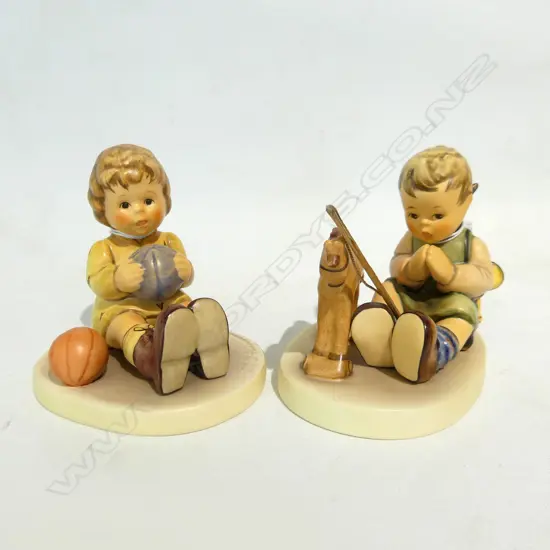 2 BOXED HUMMEL EXCLUSIVE EDITIONS  AY PLAY + PLAYFUL BLESSING H 90 AND 80 MM