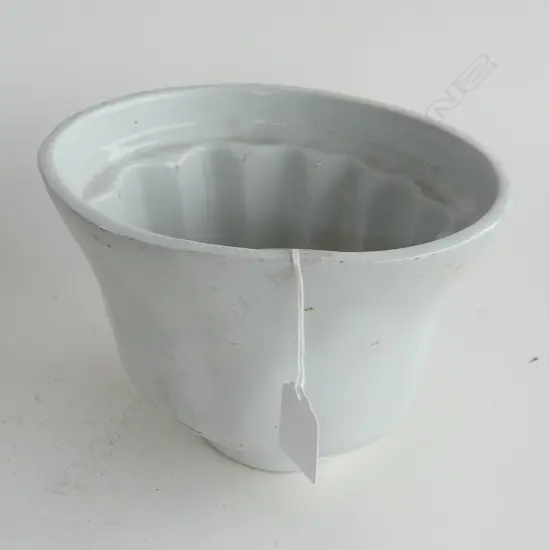 ANTIQUE JELLY MOULD OVAL H.140mm L.200mm