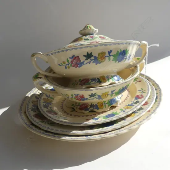 5 PCES MASONS 'REGENCY' CHINA; 3 ASHETTES W.395mm + 2 TUREENS (1 LID ONLY) AF - CRAZING & CHIPS