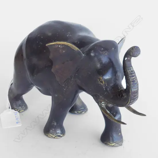 BRONZE ELEPHANT L 200MM