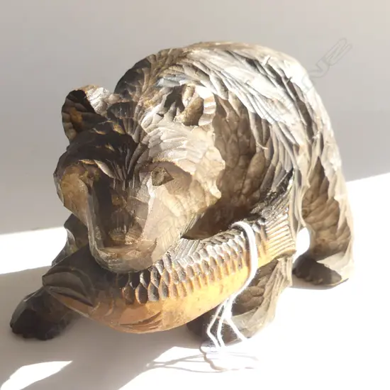 MID CENTURY CARVED WOODEN BEAR WITH SALMON L 155MM