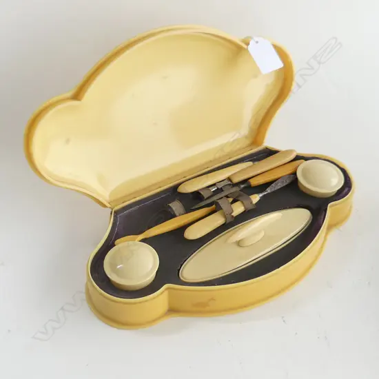 BAKELITE LADIES DRESSING TABLE VANITY SET IN MATCHING CASE