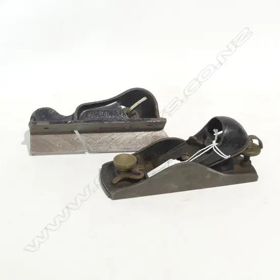 2 METAL WOOD PLANES INCLUDING A No 95 STANLEY BLOCK PLANE