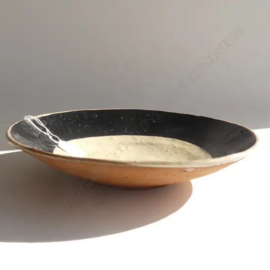 MARTIN POPPELWELL BLACK & WHITE GLAZED EARTHENWARE DISH 270mm dia