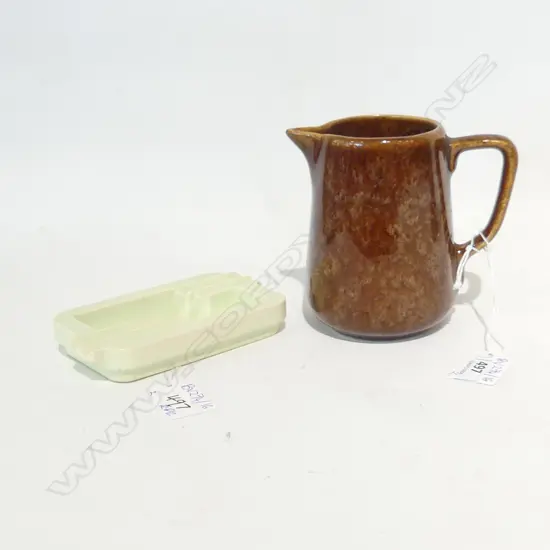 TEMUKA POTTERY BROWN JUG & NZ INSULATORS LTD ASHTRAY W.125mm