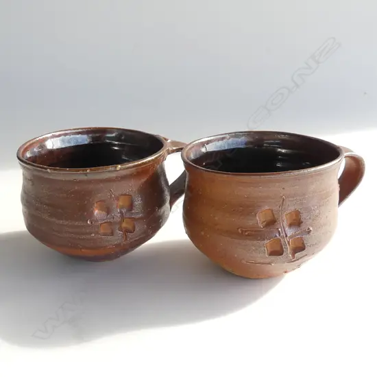 IAN SMAIL – 2 MUGS H.80mm