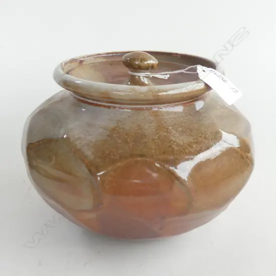 PAUL TOBIN BROWN LIDDED POTTERY CONTAINER 190 x 140mm