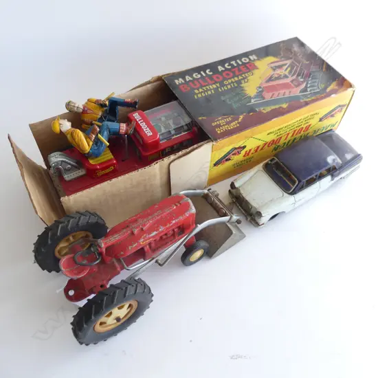 FUN-HO TRACTOR L.300mm + TIN CAR & BULLDOZER (boxed w. 2 drivers)