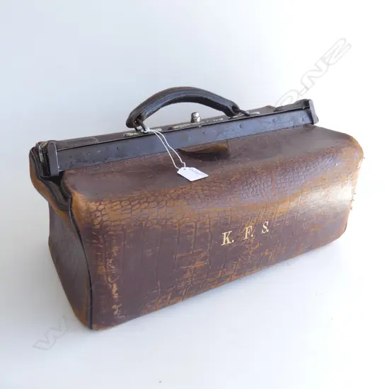 OLD LEATHER DOCTORS BAG W.430mm