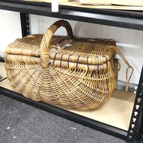 PICNIC BASKET SOME WEAR