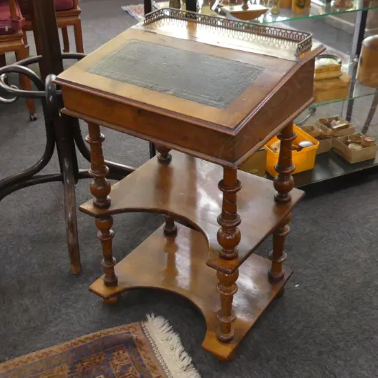 VICTORIAN WALNUT DAVENPORT W.535mm