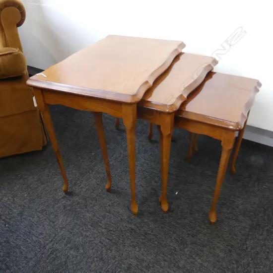 3 NESTING TABLES W.520mm