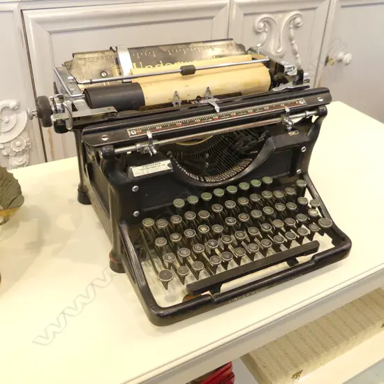 VINTAGE UNDERWOOD TYPEWRITER W.410mm