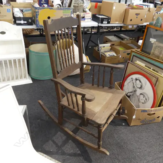 VINTAGE WOODEN ROCKING CHAIR