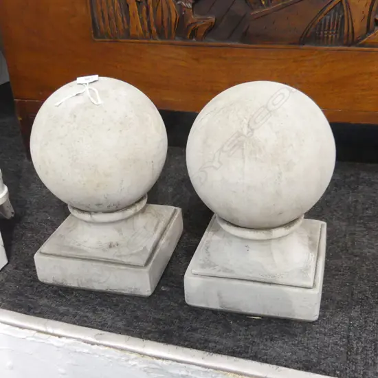 PR CONCRETE GARDEN BALL FINIALS ON SQ BASE H.250mm