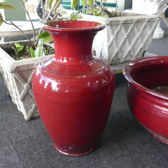 TALL RED GLAZED CERAMIC POT; LANES POTTERY WARKWORTH H.470mm