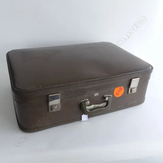 VINTAGE SUITCASE w. WOOLLEN BLANKET INSIDE