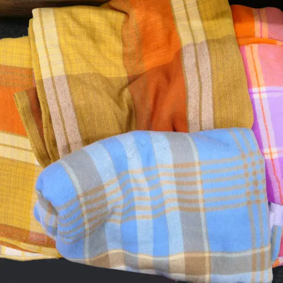 BOX LOT 4 RETRO WOOLLEN BLANKETS; ONEHUNGA ETC