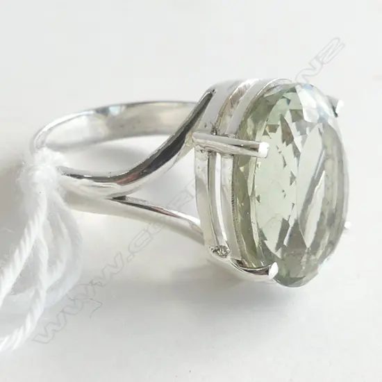 STG & GREEN AMETHYST RING 6.5 GRAMS