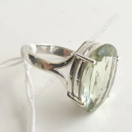 STG & GREEN AMETHYST RING 6.5 GRAMS