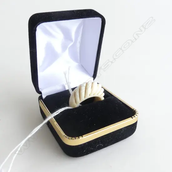 IVORY RING w. GOLD WIRE SIZE N