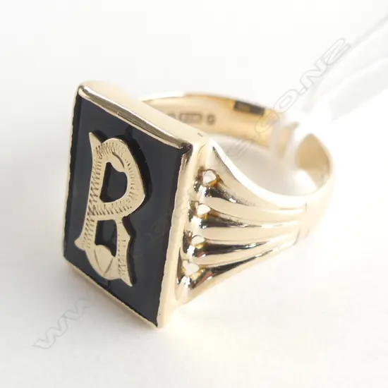 9CT Y/G & ONYX MONOGRAMMED SIGNET RING 5.3 GMS