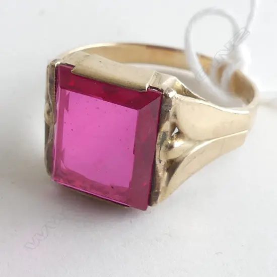 9CT YELLOW GOLD RING WITH PINK STONE 4.8GMS 