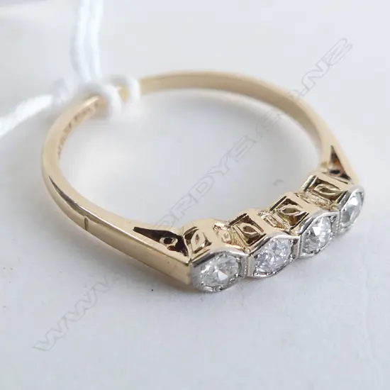 ESTATE 18CT 4 STONE DIAMOND RING