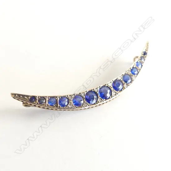 VINTAGE 9CT GOLD PLATED & BLUE STONE CRESCENT BROOCH WITH HALLMARK