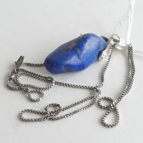 18KGP WHITE GOLD SET LARGE NATURAL LAPIS LAZULI & CHAIN