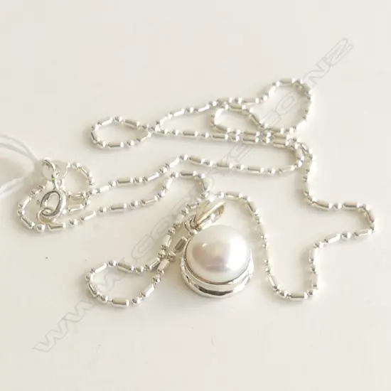 STG & PEARL PENDANT NECKLACE 5.6 GRAMS