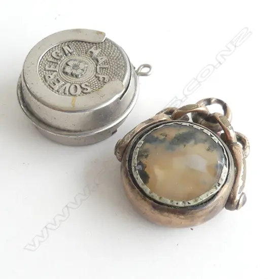 VINTAGE FOB SPINNER & SOVEREIGN HOLDER