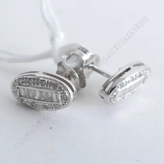 18K WHITE GOLD & DIAMOND EARRINGS OVAL