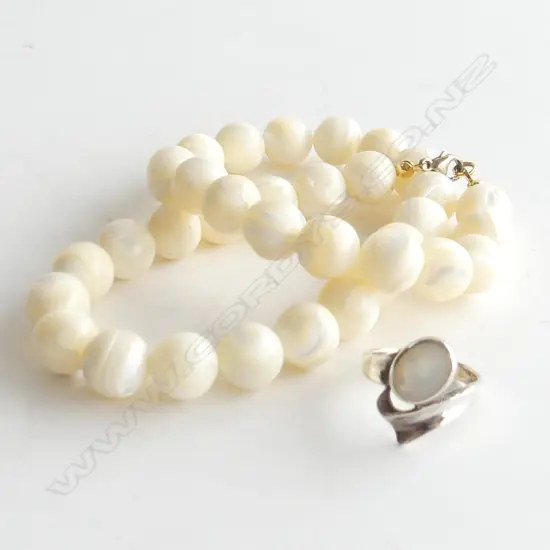 CHUNKY MOTHER OF PEARL BEAD NECKLACE & STG SILVER RING WITH MOP