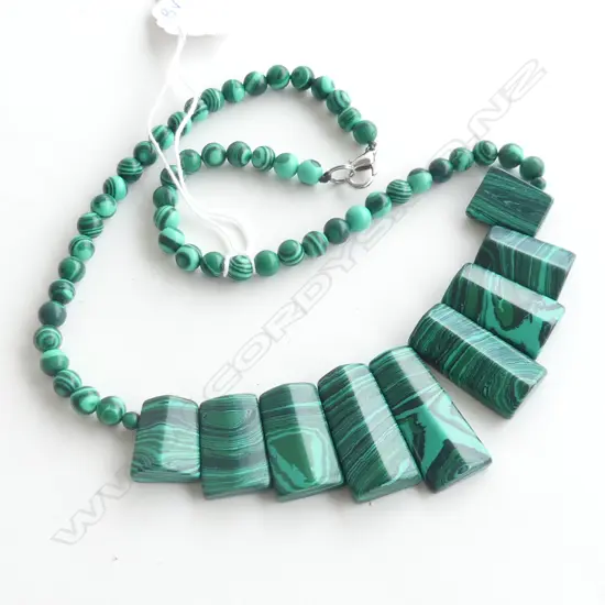 MALACHITE GEOMETRIC BEAD NECKLACE 