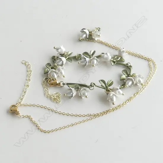 ENAMELLED FLORAL & FAUX PEARL BRACELET & PENDANT WITH CHAIN