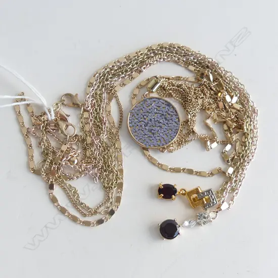 3 ASST GOLD / ROSE GOLD TONE PENDANTS & CHAINS