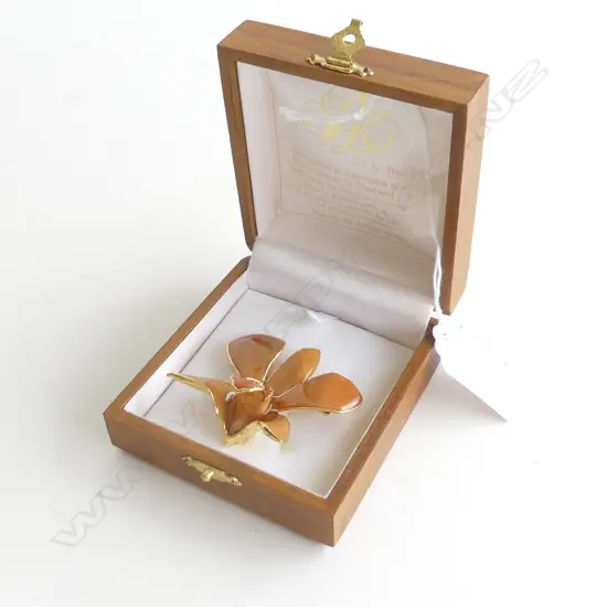 GENUINE FLOWER BROOCH WITH LACQUER COATING & 24CT GOLD PLATING - IN ORIGINAL WOODEN BOX 