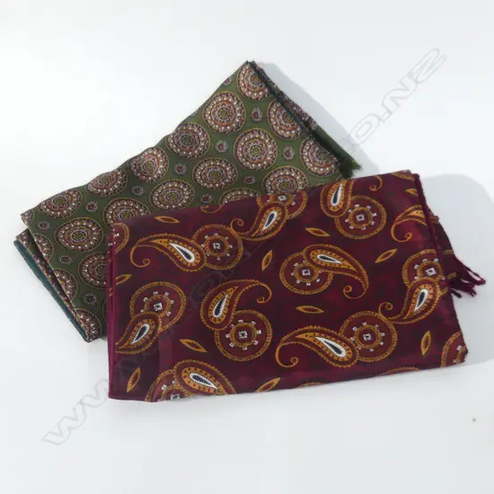 2 VINTAGE PAISLEY CREVATTS C.1940'S - 50'S 