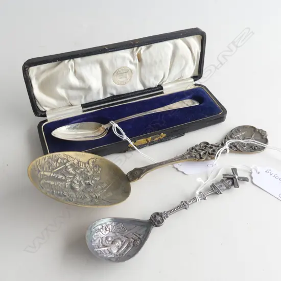 CASED STG SILVER SPOON +2 SPOONS MARKED 833 AND 90 119 GM