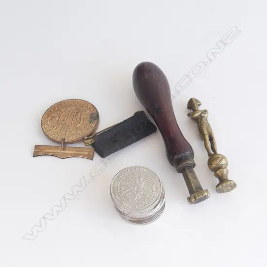 SM BAG MISC INCL SEAL, MEDALS, TOKENS ETC. 