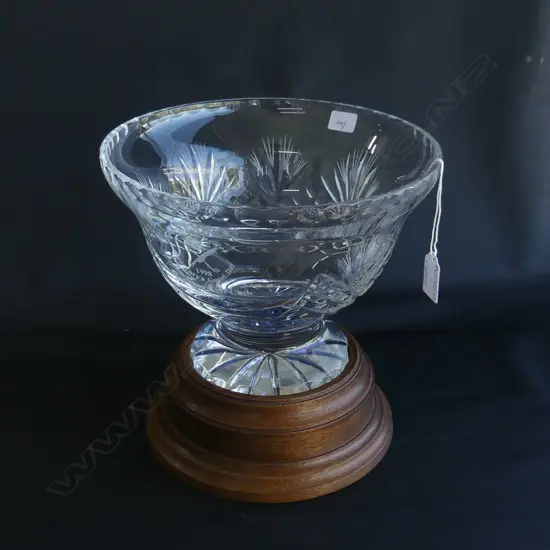 LGE CRYSTAL PRESENTATION BOWL ON WOODEN STAND 240mm dia
