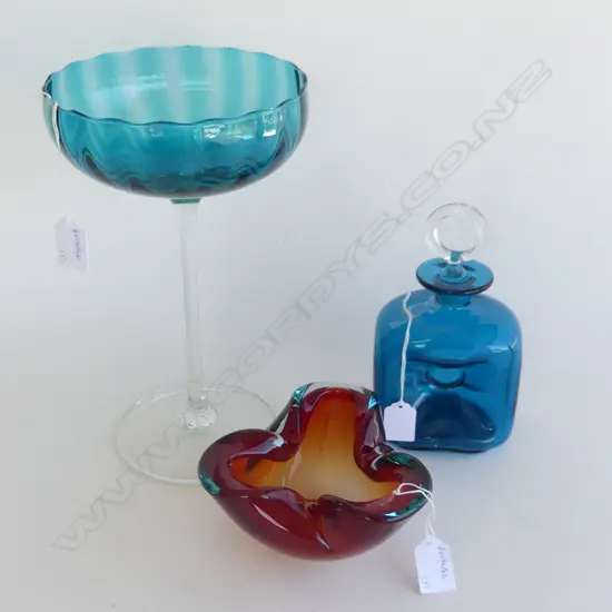 ART GLASS TALL STEMMED GLASS/ DECANTER + ASHTRAY H 290 MM