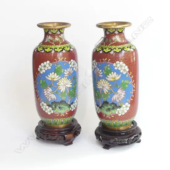 PAIR OF FLORAL DECORATED CLOISONNE VASES AND STAND H 220 MMS