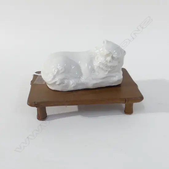 WHITE CERAMIC MING? LION ON WOODEN STAND W.140mm