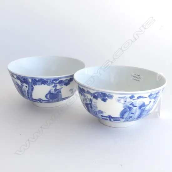 A pair of vintage Chinese underglaze blue decorated bowls,