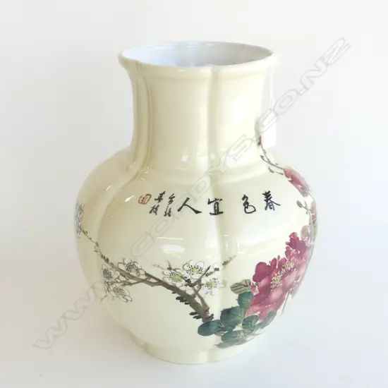 LARGE CHINESE VASE WITH BLOSSOM DECORATION H 350 MM