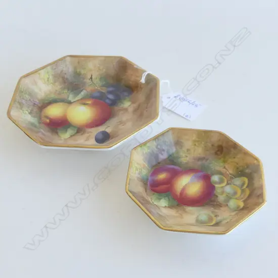 2 SMALL ROYAL WORCESTER  OCTAGONAL H/PAINTED PLATES W 120 MM