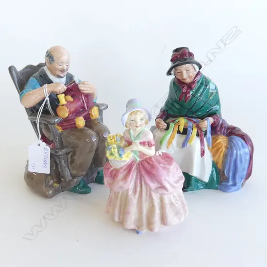 3 R/DOULTON FIGURES SILKS AND RIBBONS/THE TOY MAKER AND CISSIE H 140 MM