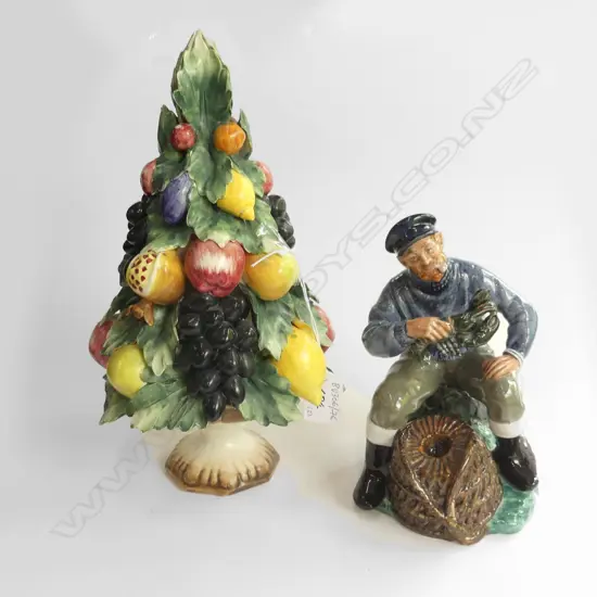 ROYAL DOULTON FIGURE THE FISHERMAN + CAPODIMONTE FLORAL CENTER PIECE H 280 MM MINOR FAULTS TO CAPODIMONTE